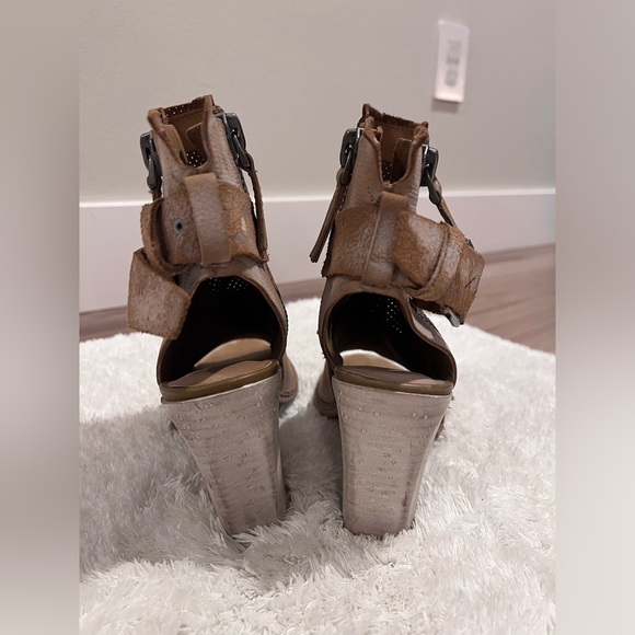 Dolce Vita Sandals/Wedge 6 - Picture 4 of 8